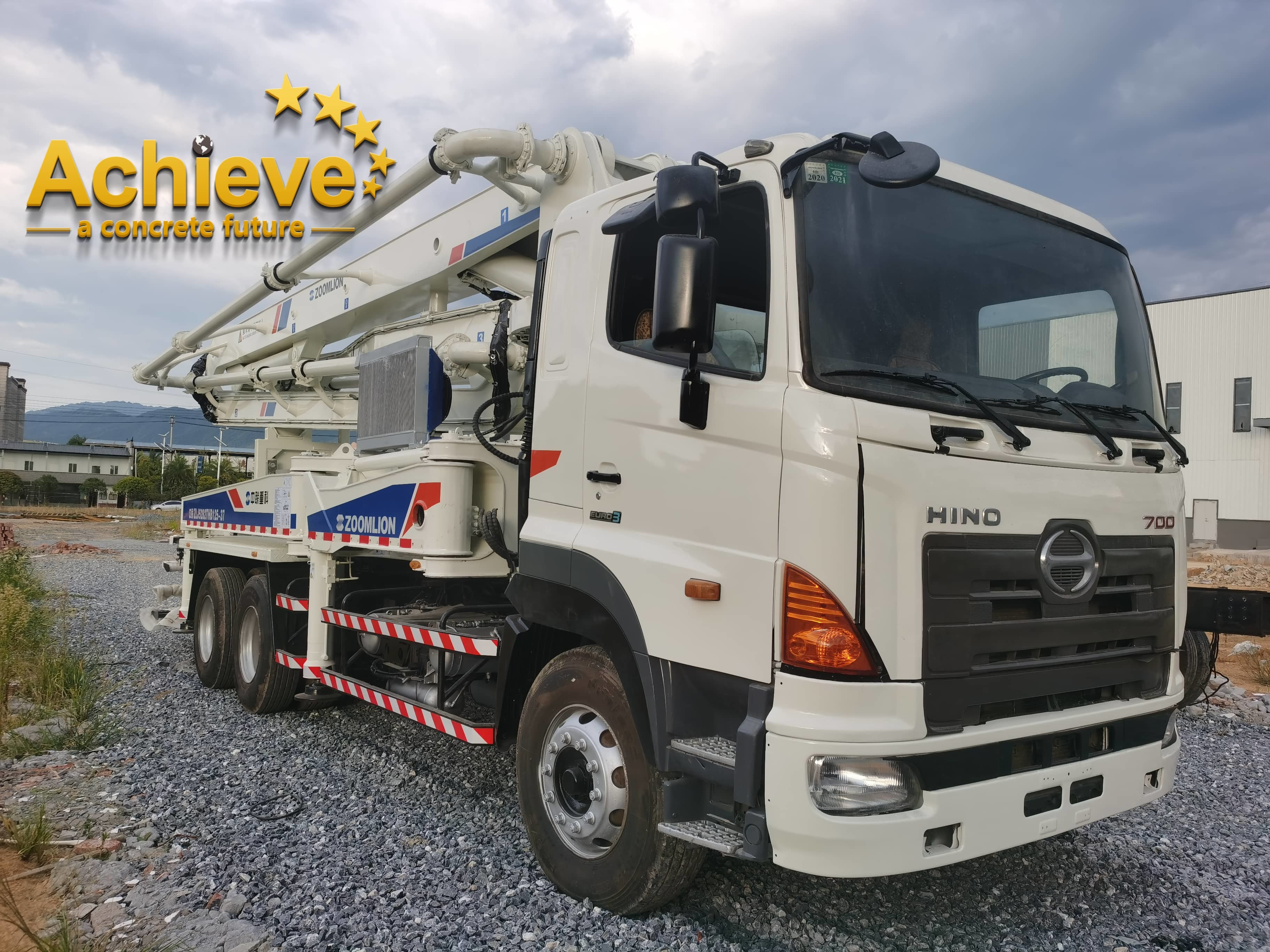 diesel-used-zoomlion-concrete-pump-truck-mounted-40m-vertical-conveying